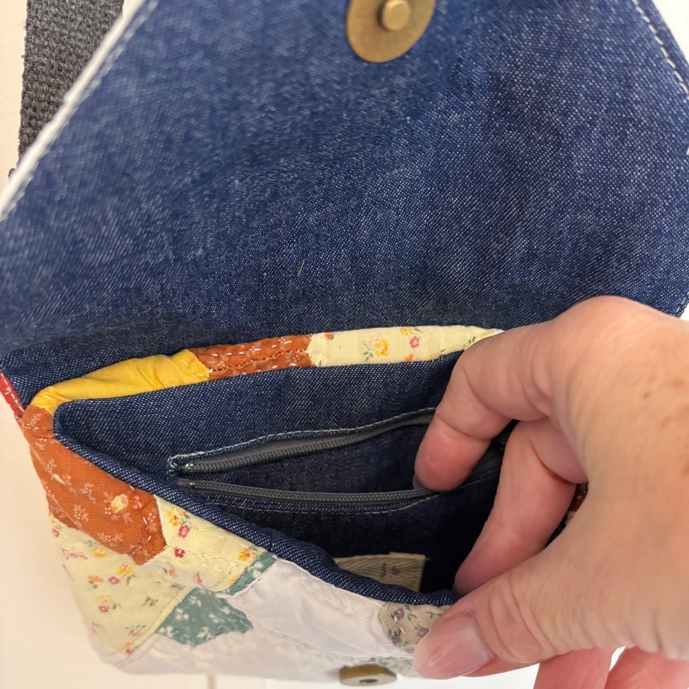 Quilted Crossbody or Belt Bag Multicolour Vintage Patchwork - Picture 6 of 9